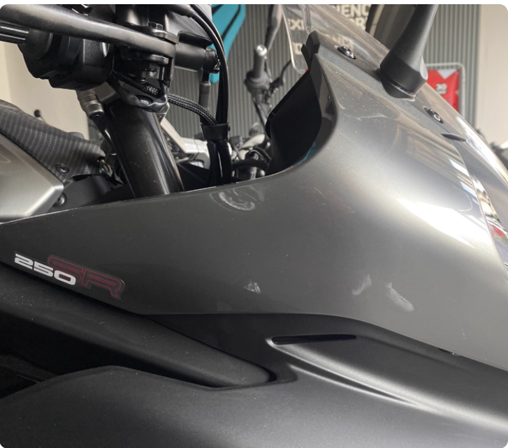 Headlight Right Cover and Right Spoiler suit CF250SRS code is 6KMV-040202-3000-0HC00/6KMV-040614-3000-0BU00